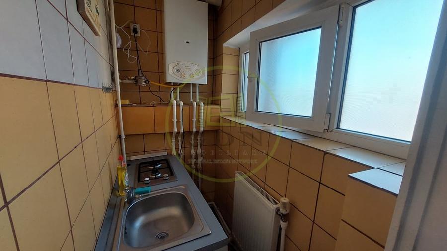 Garsonieră decomandată, mobilată în Rovine