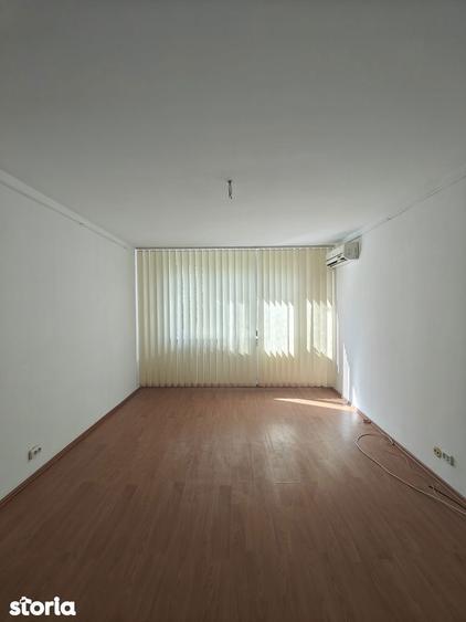 Apartament cu 3 camere semidecomandat în Drumul Taberei