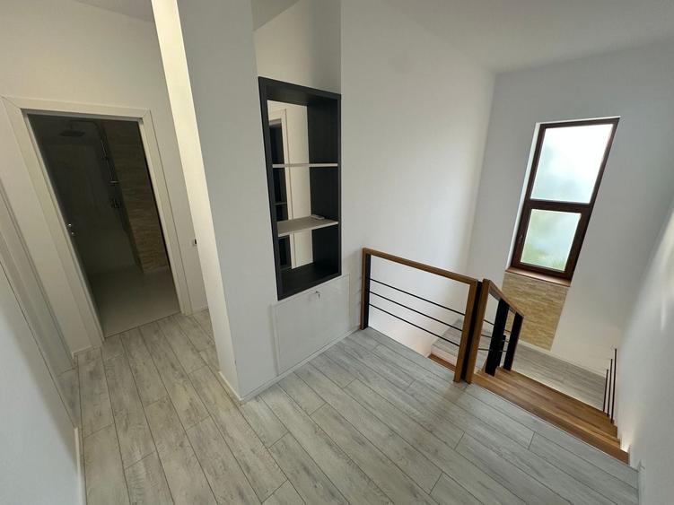 Duplex cu 4 camere cu Canalizare în Exterior Nord