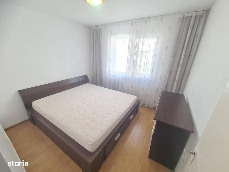 Apartament cu 3 camere semidecomandat în Orizont