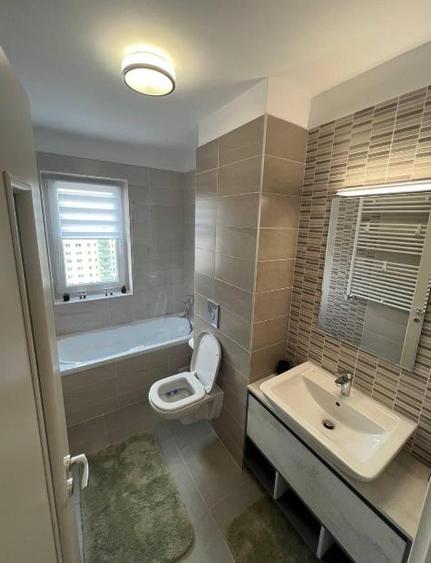 Apartament cu 2 camere decomandat în Tractorul