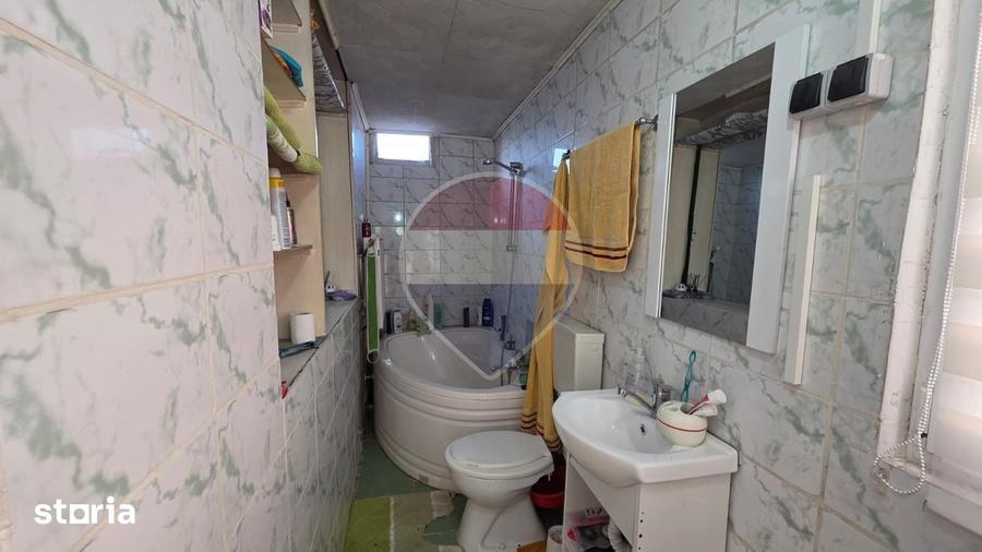 Casă cu 4 camere cu Teren 452 Mp în Central