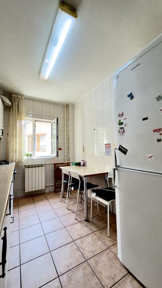 Apartament cu 2 camere semidecomandat, mobilat în Polonă