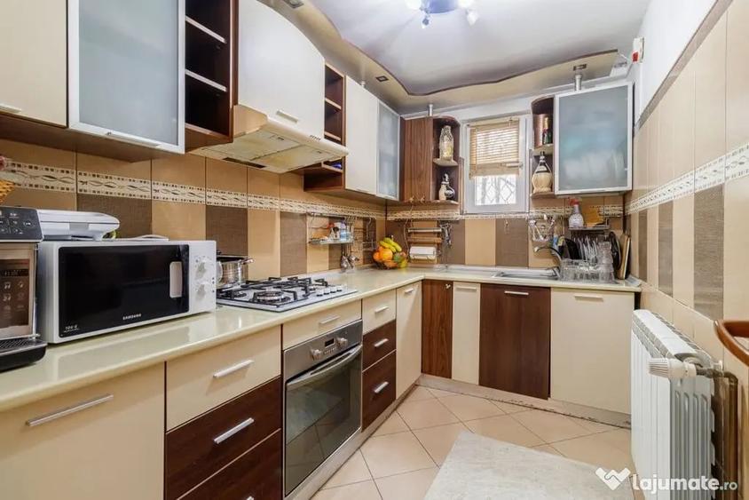 Casă cu 7 camere cu Teren 2000 Mp în Periș