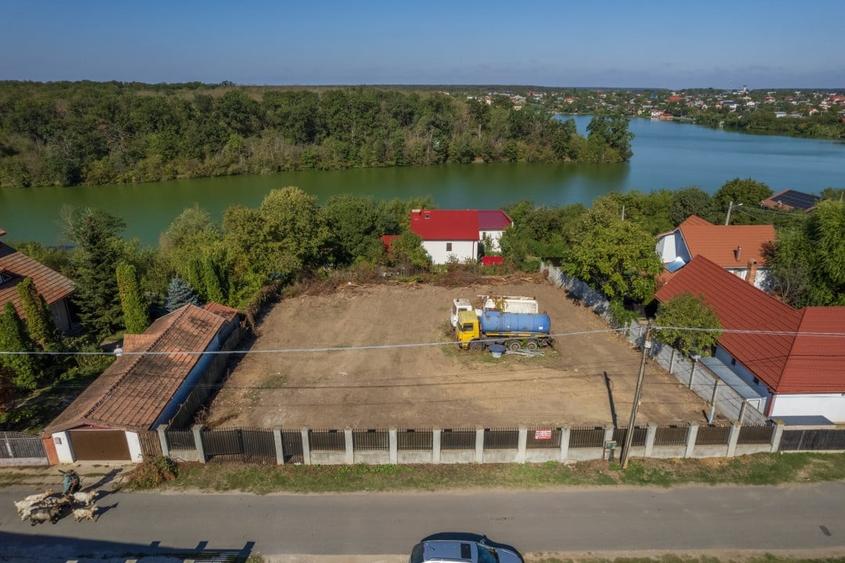 Teren Construcții intravilan de 1393 mp, în Brănești
