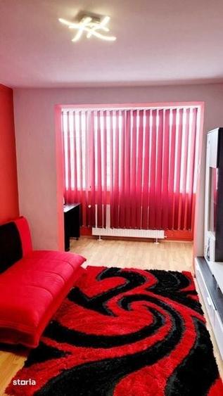 Apartament cu 3 camere decomandat în Florilor