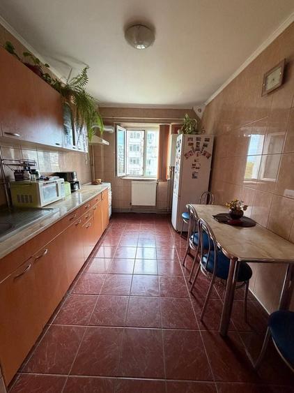 Apartament cu 3 camere decomandat, mobilat în Călărași