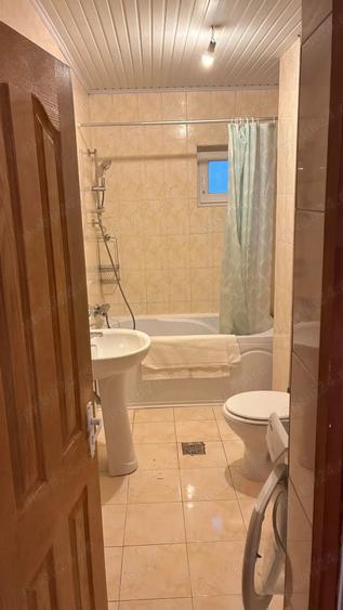 Apartament cu 4 camere semidecomandat în Vișan