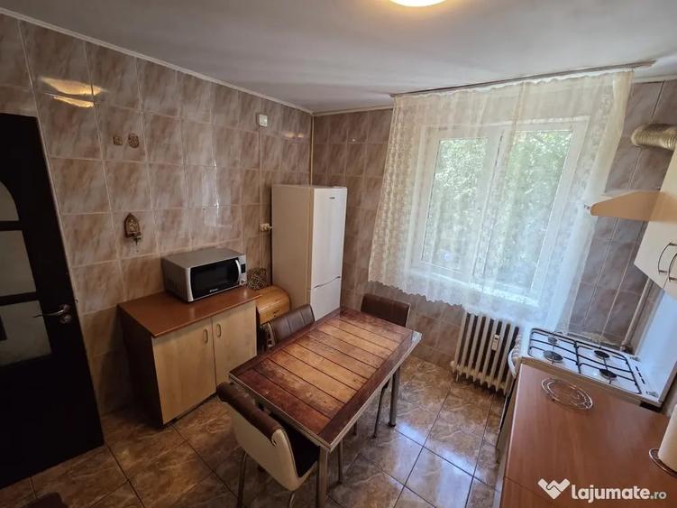 Apartament cu 2 camere decomandat în Păcii