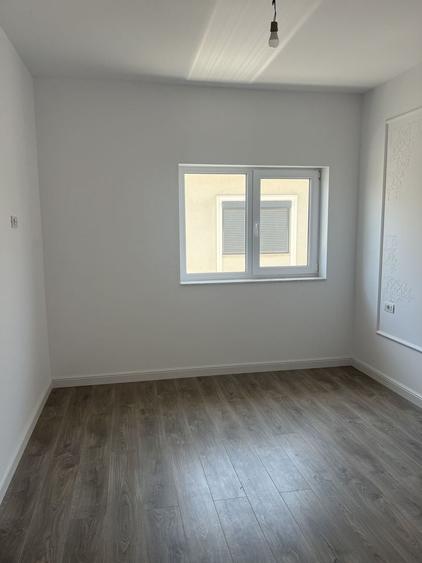 Duplex cu 5 camere cu Canalizare în Ghiroda