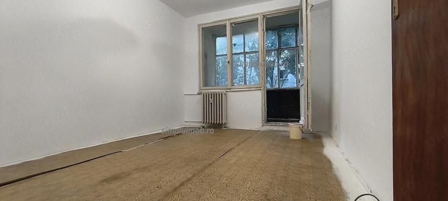 Apartament cu 3 camere semidecomandat în Berceni