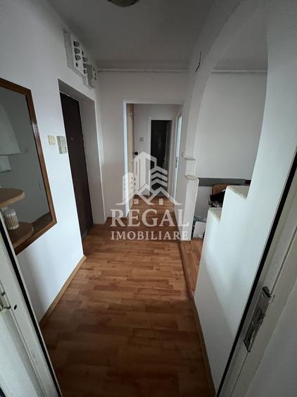 Apartament cu 2 camere decomandat, mobilat în Central
