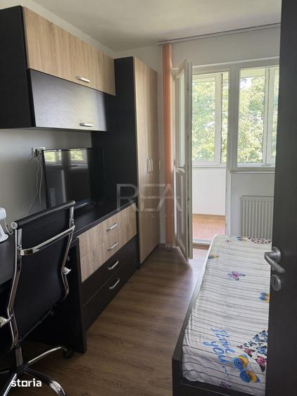 Apartament cu 4 camere semidecomandat în Drumul Taberei