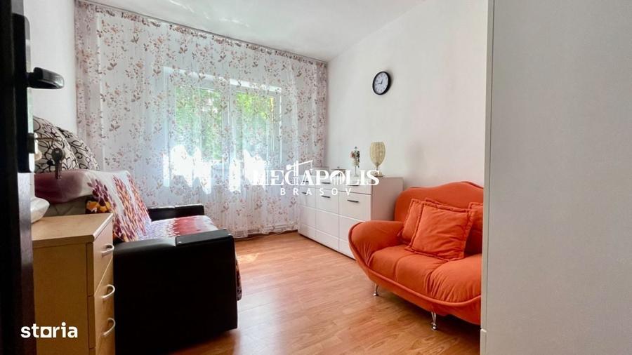 Apartament cu 3 camere decomandat în Răcădău