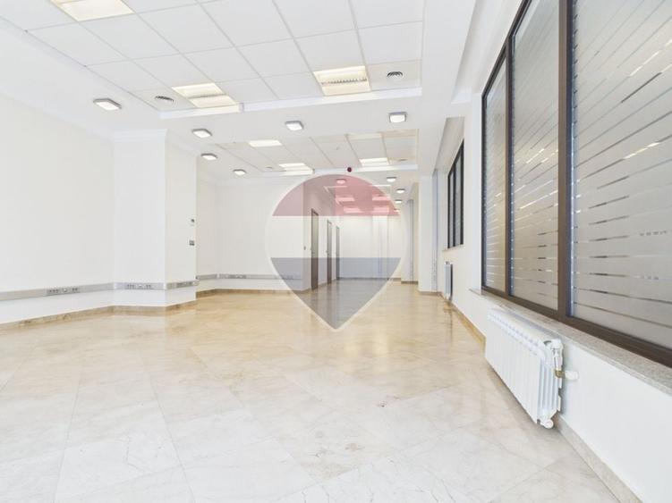 Birou, de 83.349998474121 mp, în P-ța Romană