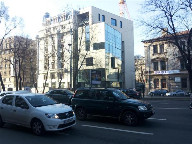 Birou, de 228 mp, în Universitate