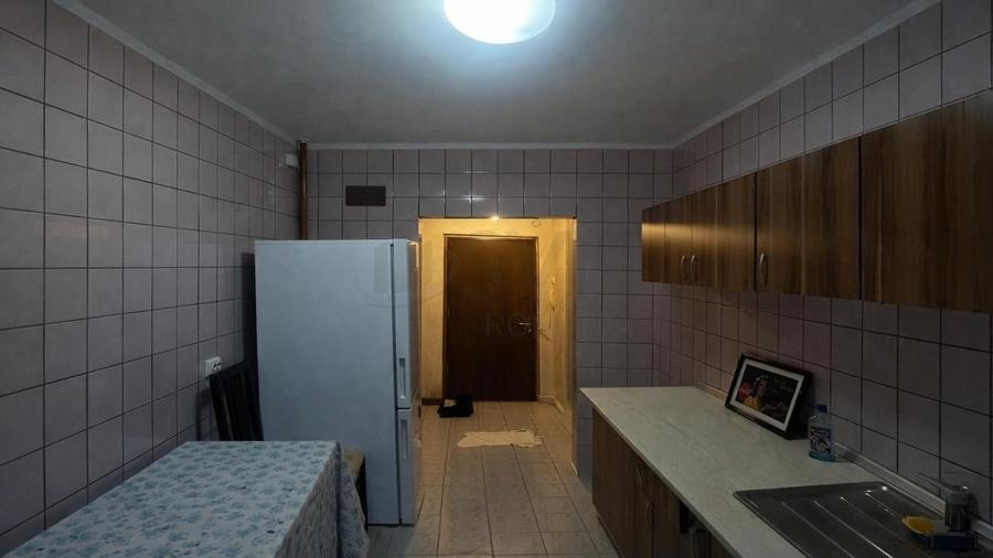 Apartament cu 2 camere decomandat, mobilat în P-ța Romană