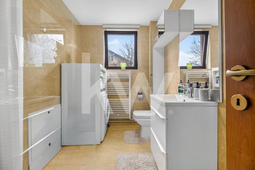 Casă individuală cu 6 camere cu Canalizare în Stupini
