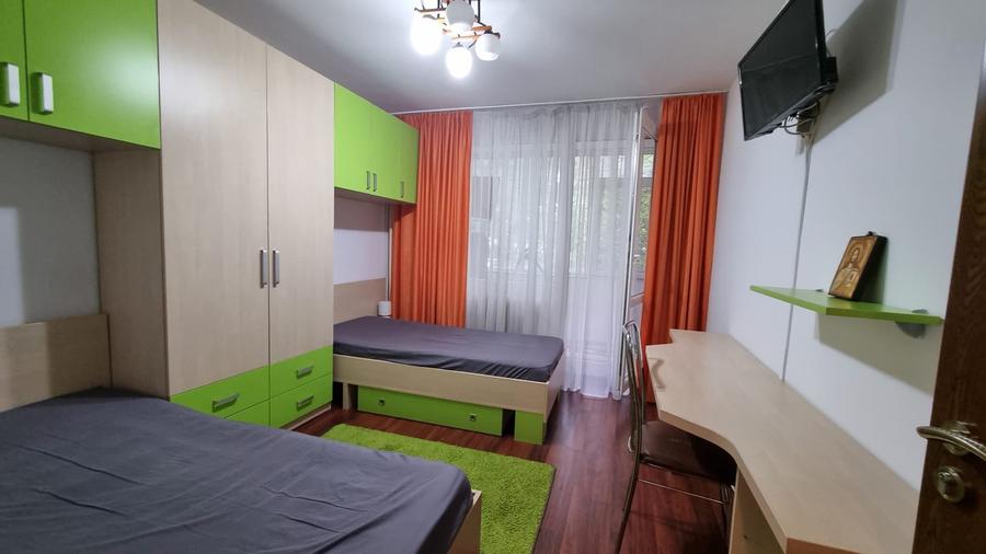Apartament cu 3 camere decomandat în Berceni