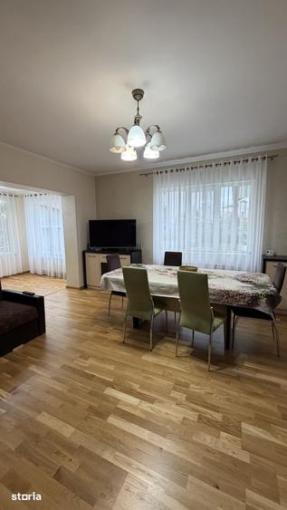 Casă cu 6 camere cu Teren 661.51 Mp în Central