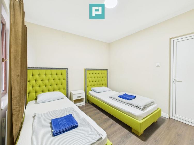 Casă individuală cu 8 camere cu Canalizare în Aradul Nou
