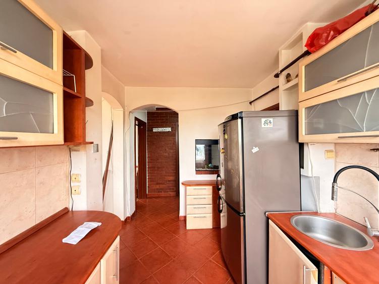 Apartament cu 3 camere decomandat în Spitalul Județean