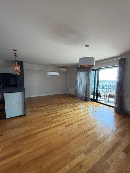 Apartament cu 4 camere decomandat în Floreasca