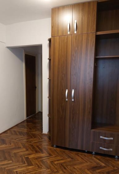 Apartament cu 3 camere decomandat, mobilat în Virtuții