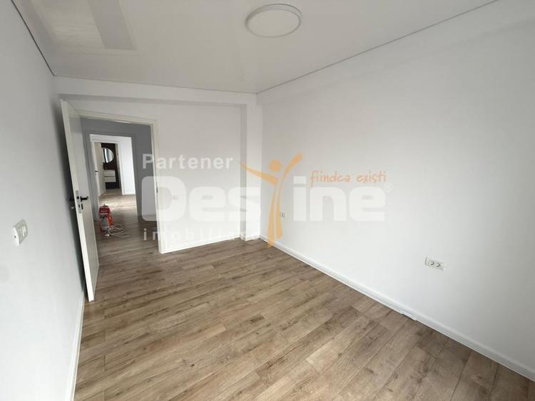 Penthouse cu 4 camere decomandat în Crângași