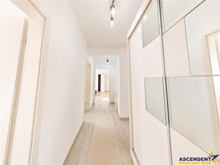 Apartament cu 2 camere decomandat, mobilat în Tractorul