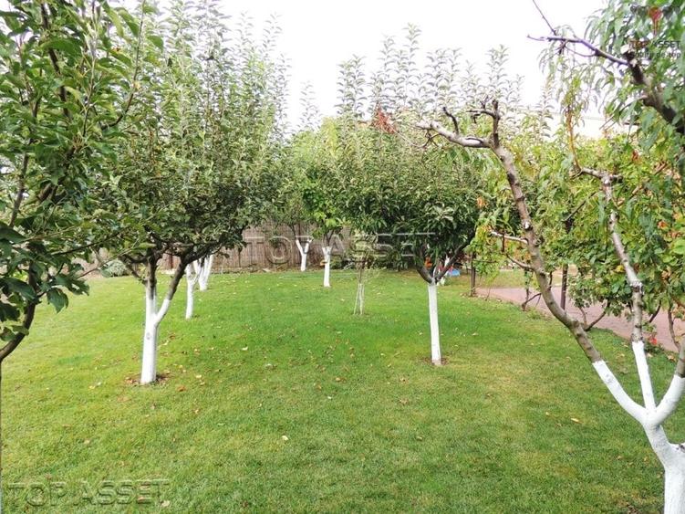 Casă individuală cu 7 camere cu Canalizare în Sud-Est