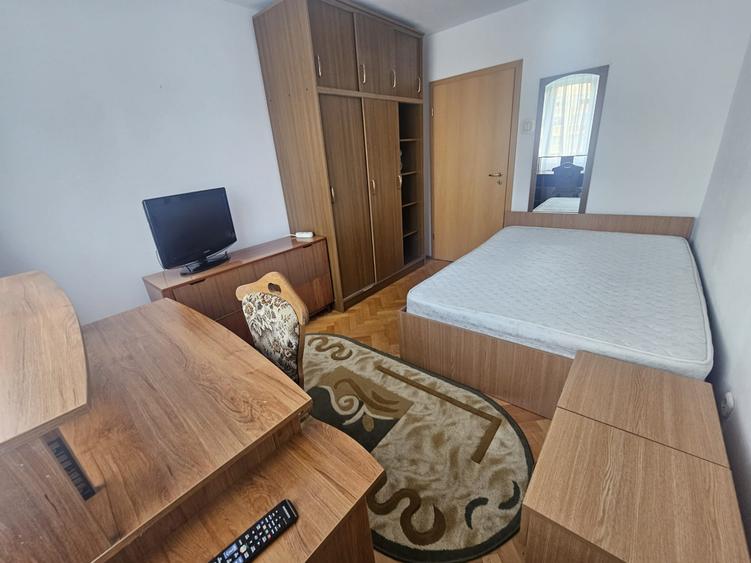 Apartament cu 3 camere decomandat, mobilat în Centrul Civic
