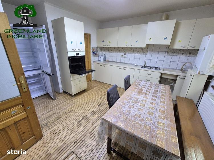 Casă cu 4 camere în Podul de Fier