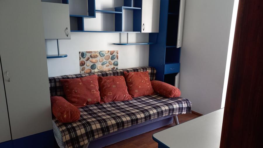 Apartament cu 3 camere decomandat în Exterior Vest