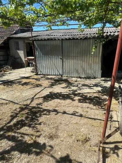 Casă cu 5 camere cu Teren 2500 Mp în Tăut