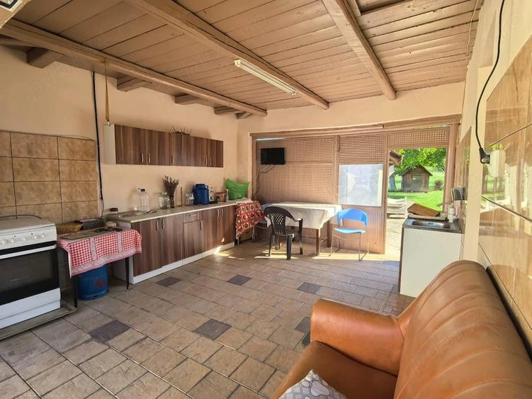 Casă cu 7 camere cu Teren 1895 Mp în Haieu