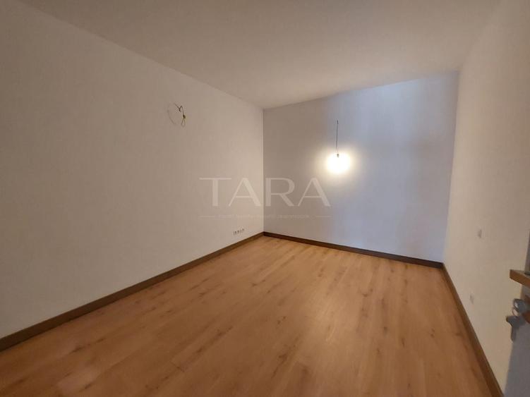 Apartament cu 4 camere semidecomandat în Vest