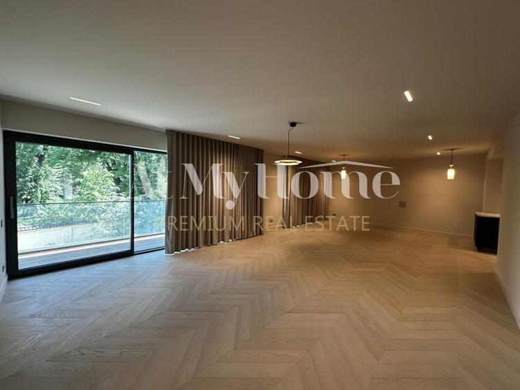Apartament cu 4 camere decomandat în Kiseleff