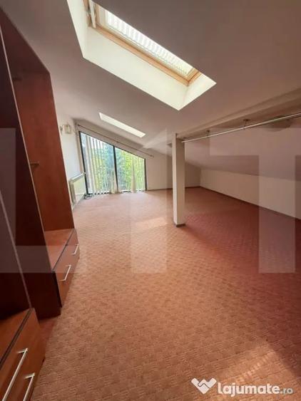 Casă cu 5 camere cu Teren 2248 Mp în Curtești