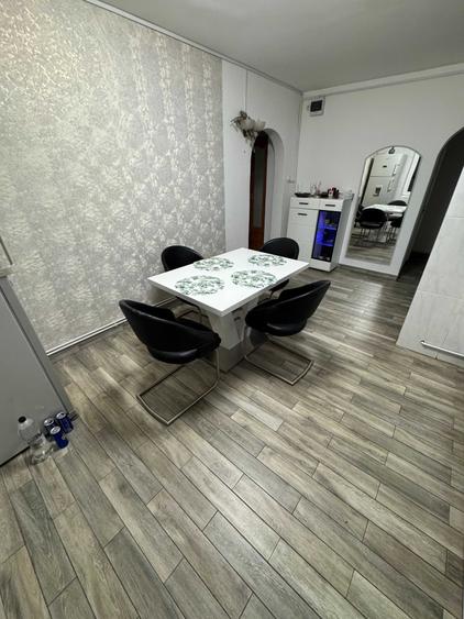 Apartament cu 3 camere decomandat în Drumul Carului