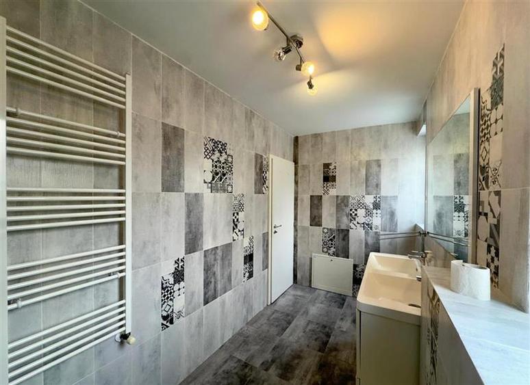 Duplex cu 4 camere cu Canalizare în Rediu