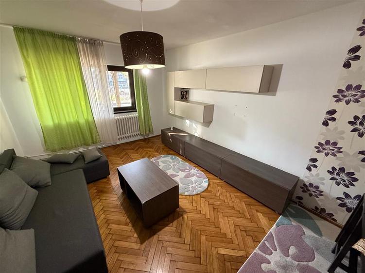 Apartament cu 3 camere decomandat în Hala Centrală