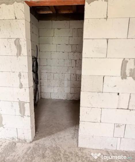 Casă cu 4 camere cu Teren 470 Mp în Central