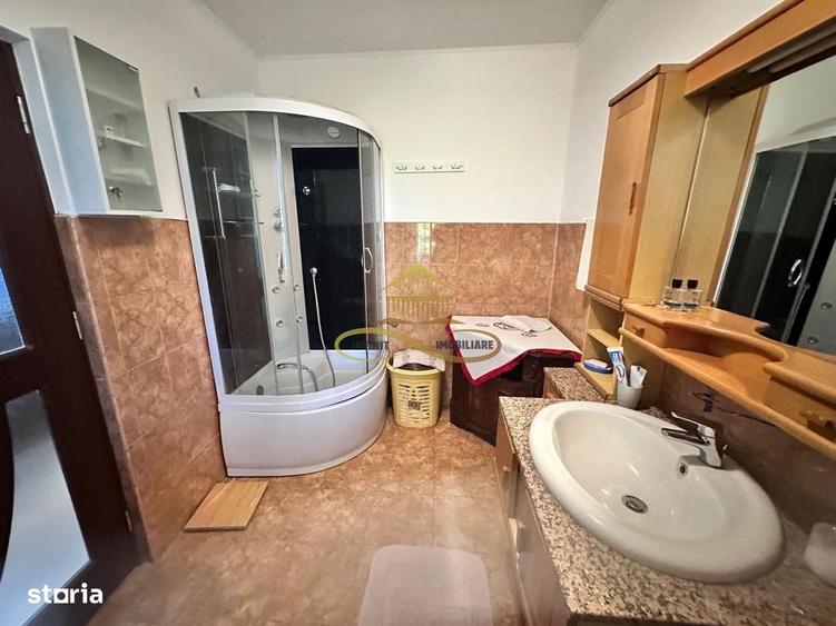Casă cu 4 camere în Siretu