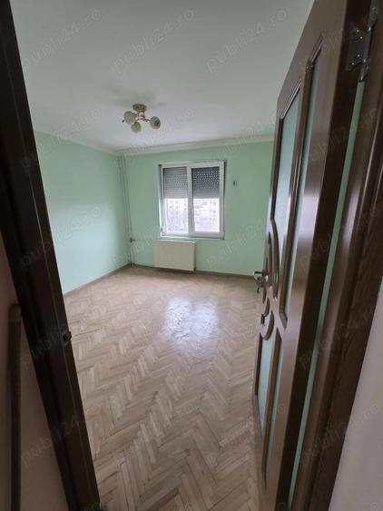 Apartament cu 3 camere decomandat în Rogerius