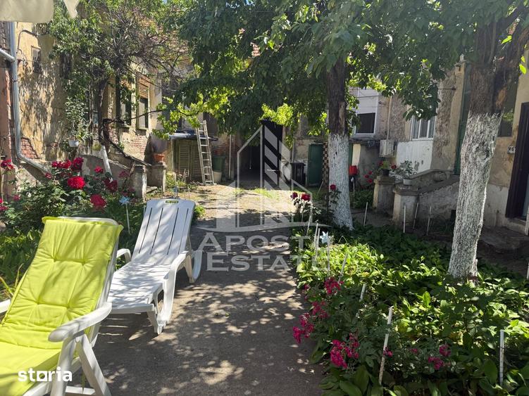 Casă cu 7 camere cu Teren 929 Mp în Central