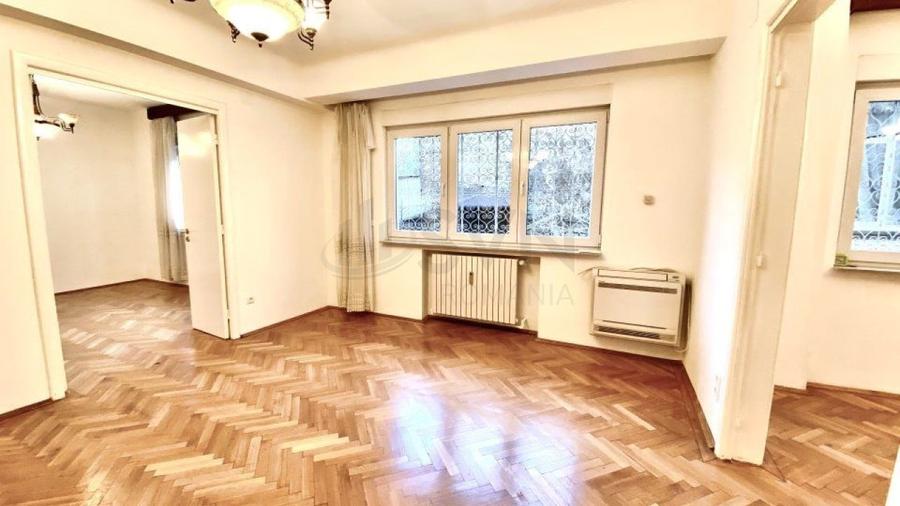 Apartament cu 3 camere semidecomandat în Universitate