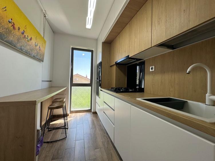 Apartament cu 3 camere decomandat, mobilat în Sisești