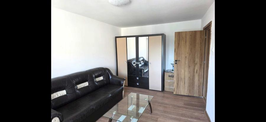 Apartament cu 3 camere decomandat în Eremia