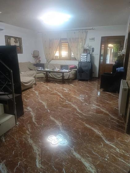 Casă cu Teren 365 Mp în Central